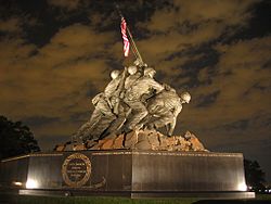 Archivo:USMC War Memorial Night