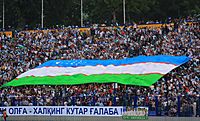 Archivo:Uz Supporters Big Flag