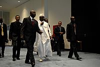 Archivo:Yahya Jammeh 080701-F-1644L-077
