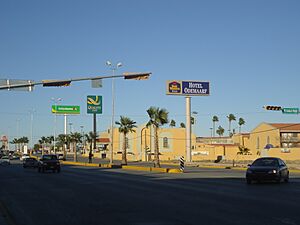 Archivo:Zona hotelera y comercial