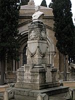 075 Monument a Pascual Madoz, amb bust de Rafael Atché.jpg