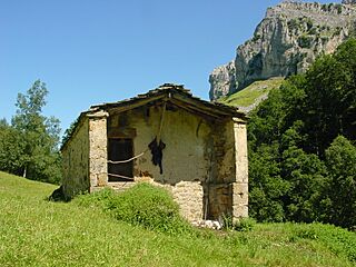 07 Cantabria San Roque Riomiera cabaña ruinosa lou.jpg