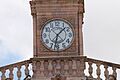 Acercamiento al reloj de la Parroquia
