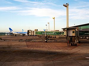 Archivo:Aeropuerto Internacional Ministro Pistarini (1416476880) Ezeiza, Provincia de Buenos Aires, Argentina