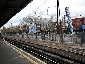 Archivo:Andén de la estación Ciudadela del FFCC Sarmiento