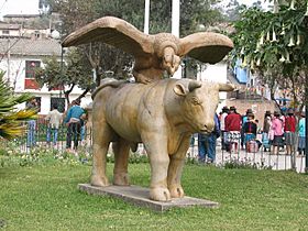 Archivo:Andahuaylas Central Plaza Statue