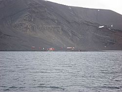 Archivo:Base Decepcion Antartida Argentina Isla Decepcion
