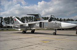Archivo:Belarusian Su-24 Fencer at Radom AS 2009