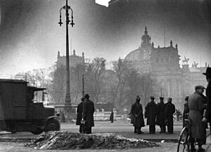 Archivo:Bundesarchiv Bild 146-1977-148-19A, Berlin, Reichstagsbrand