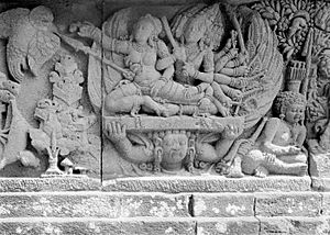 Archivo:COLLECTIE TROPENMUSEUM Reliëf op de aan Shiva gewijde tempel op de Candi Lara Jonggrang oftewel het Prambanan tempelcomplex TMnr 10016191