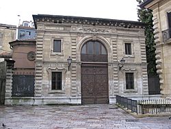 Archivo:Caballerizas del palacio del Marqués de San Feliz (edificio)