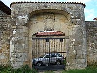 Archivo:Cantabria BarcenadeCicero casona Valle Rozadilla portalada lou