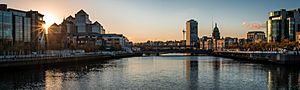 Archivo:Cityscape At Sunset Dublin Ireland Cityscape Photography (179394129)