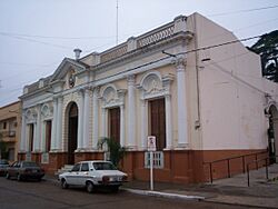 Edificio de la Municipalidad de Curuzú Cuatiá.jpg