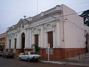 Archivo:Edificio de la Municipalidad de Curuzú Cuatiá