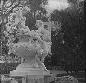 Archivo:Escultura de gerro amb nens al Parc de la Ciutadella de Barcelona