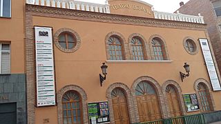 Fachada Teatro Bernal.jpg
