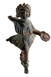 Archivo:Figurine van een Lar in brons, 0 tot 200 NC, vindplaats- Onbekend, collectie Gallo-Romeins Museum Tongeren, 73.L.1