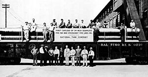 Archivo:First carload of 24-inch seamless pipe for the Big Inch