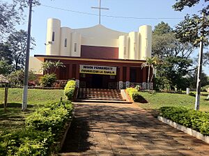 Archivo:Iglesia Catolica de Repatriación Paraguay - panoramio