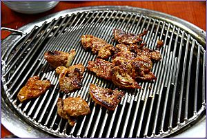Archivo:Korean barbecue-Galbi-06