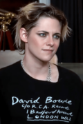 Archivo:Kristen Stewart during interview in 2019