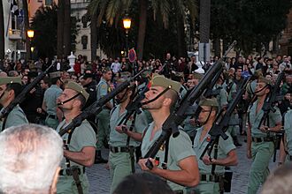 Archivo:Legionarios en la procesión de El Encuentro (Semana Santa en Ceuta, 2012)