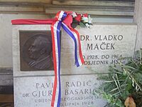 Archivo:Macek memorial