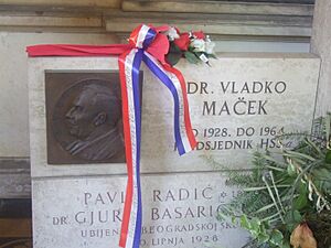 Archivo:Macek memorial