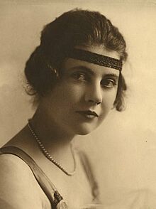 Margarite Marsh, film actress in 1924 - (SAYRE 6108) (cropped).jpg
