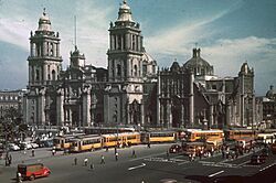 Archivo:Mexico City, Metropolitan Cathedral, Kodachrome by Chalmers Butterfield