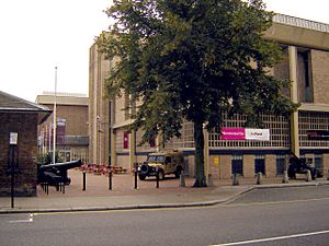 Archivo:National Army Museum entrance