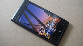 Archivo:Nokia Lumia 900 black