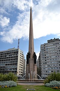 Obelisco a los Constituyentes de 1830. (1).JPG