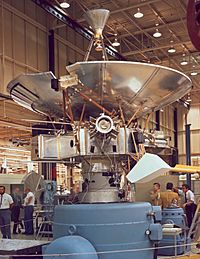 Archivo:Pioneer 10 Construction