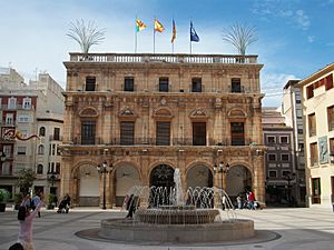 Archivo:Plaça Major de Castelló de la Plana i ajuntament