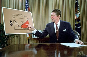 Archivo:President Ronald Reagan addresses the nation from the Oval Office on tax reduction legislation