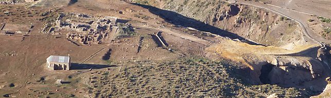 Archivo:Puente del inca desde lejos