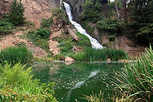 Archivo:Rainbow Falls in GGP
