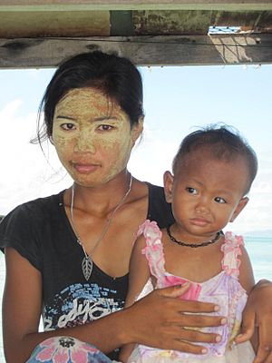 Archivo:Sama woman with traditional sun protection ("borak")