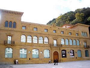 Archivo:San Sebastian - San Telmo 02