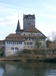 Archivo:SchlossAarwangenAare