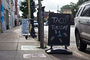 Archivo:Taco Tuesday (48351551691)