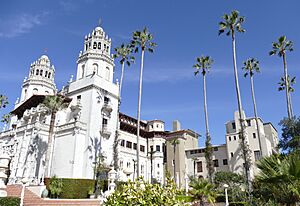 Archivo:The Palm trees of Hearst Castle in San Simeon, California