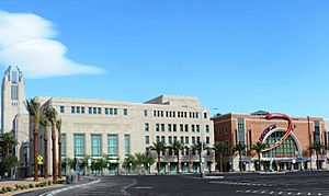 Archivo:The Smith Center for the Performing Arts & DISCOVERY Children's Museum