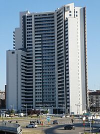 Archivo:Torre Zaragoza Avenida Navarra 72 1