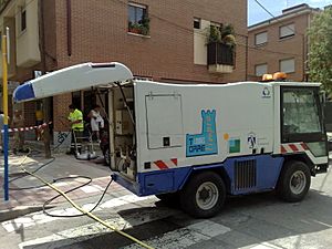 Archivo:Torrelodones. Servicio de limpieza urbana