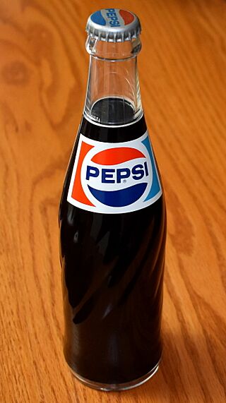 Vintage Pepsi Bottle Novelty Transistor Radio By Radio Shack, Cat. No. 12-957, AM Band, 9.5 Inches Tall, Made In Hong Kong, Circa 1982 (49450211456).jpg