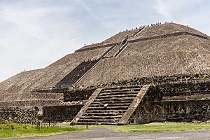 Archivo:15-07-13-Teotihuacan-RalfR-WMA 0203
