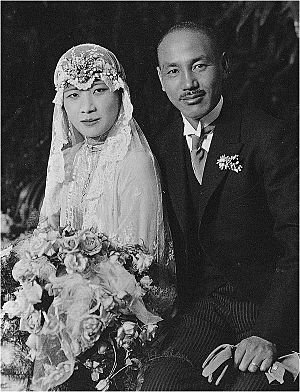 Archivo:1927 Chiang Soong wedding photo1